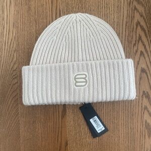 NWT aritzia women’s Ribbed Beanie